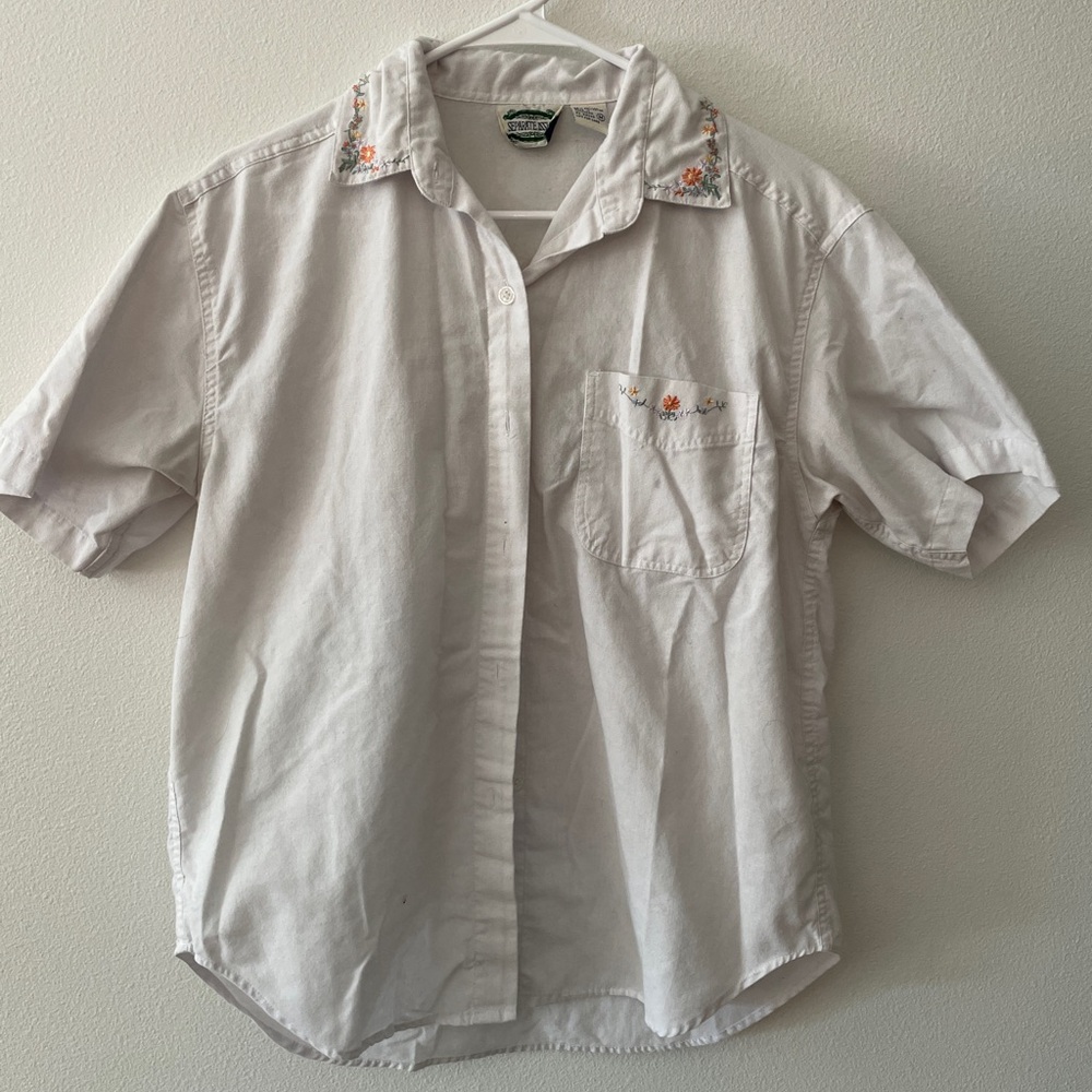 Elegant Women's Button Down Shirt with Embroidered Collar